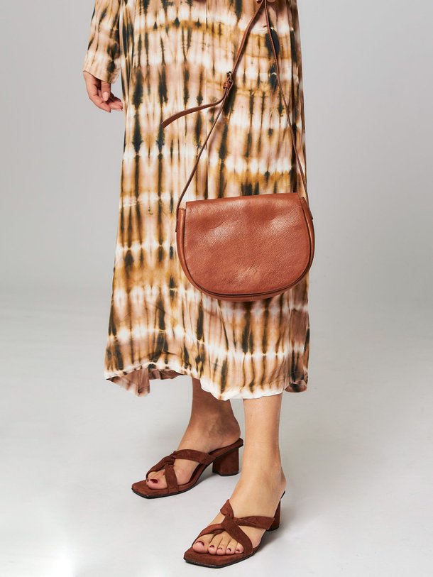 Ontdek de Paris lederen crossbody tas van By-Bar in de kleur cognac bij Orangebag. Op werkdagen voor 21:45 besteld, morgen in huis.