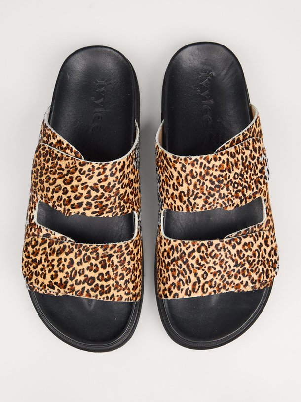 Ontdek de Dawn lederen leopard ponyhair slippers van Ivylee Copenhagen in de kleur bruin bij Orangebag. Op werkdagen voor 21:45 besteld, morgen in huis.