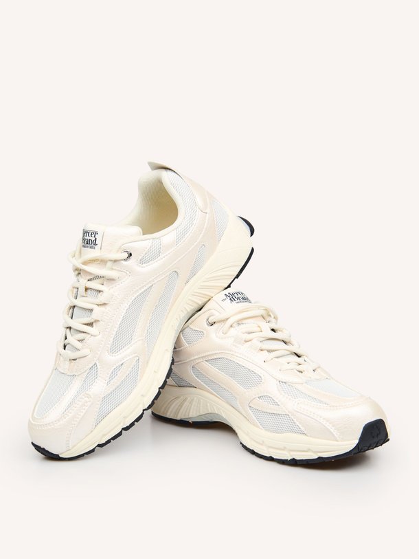 Ontdek de The Re-Run metallic mesh sneakers van Mercer Amsterdam in de kleur Wit bij Orangebag. Op werkdagen voor 21:45 besteld, morgen in huis.