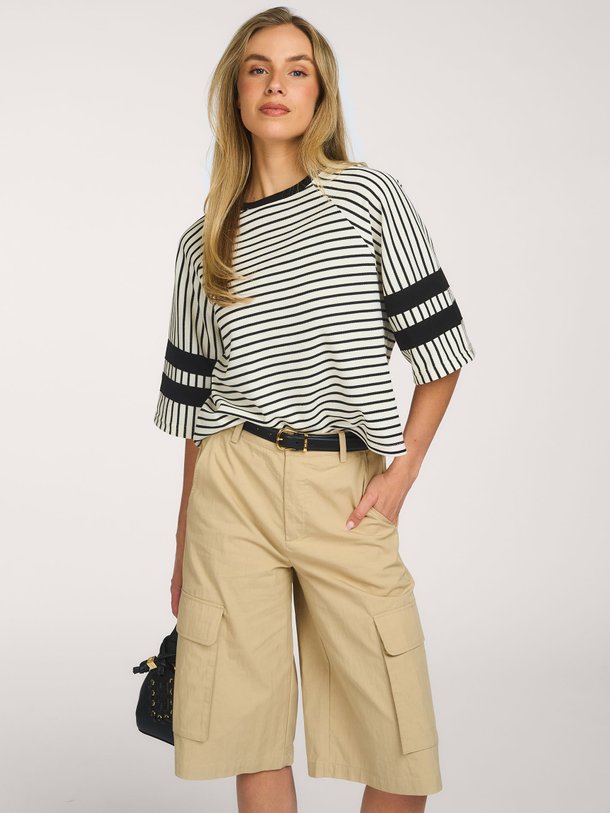 Ontdek de Kesha katoenmix bermuda short van Co'Couture in de kleur Beige bij Orangebag. Op werkdagen voor 21:45 besteld, morgen in huis.