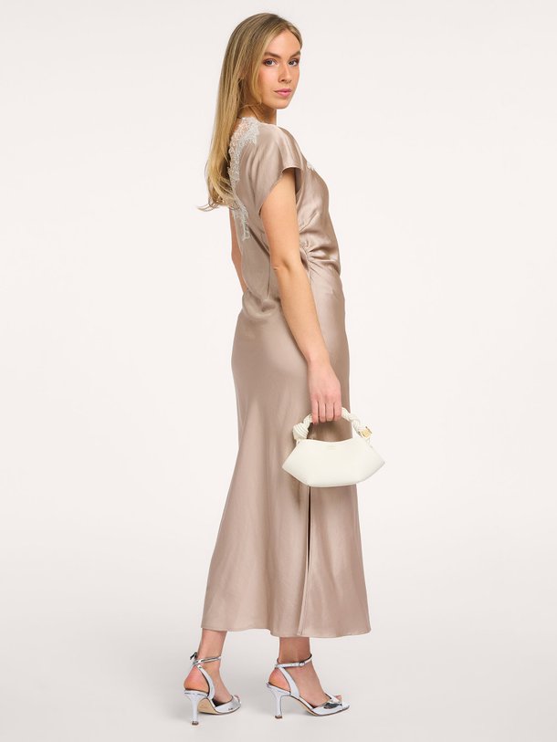 Ontdek de Idun viscosemix jurk van Co'Couture in de kleur Champagne bij Orangebag. Op werkdagen voor 21:45 besteld, morgen in huis.
