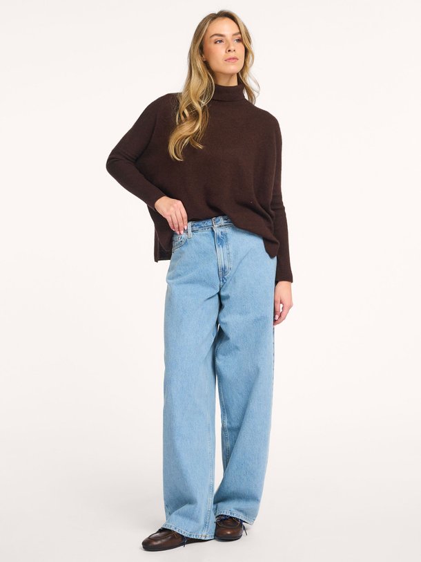 Ontdek de Saharper mid waist loose fit jeans van Samsoe Samsoe in de kleur Blauw bij Orangebag. Op werkdagen voor 21:45 besteld, morgen in huis.