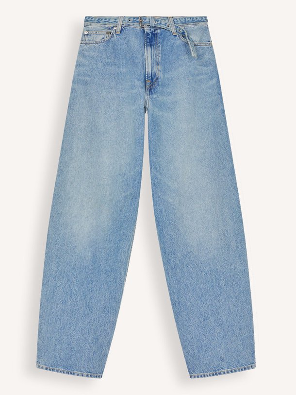 Ontdek de Saharper mid waist loose fit jeans van Samsoe Samsoe in de kleur Blauw bij Orangebag. Op werkdagen voor 21:45 besteld, morgen in huis.