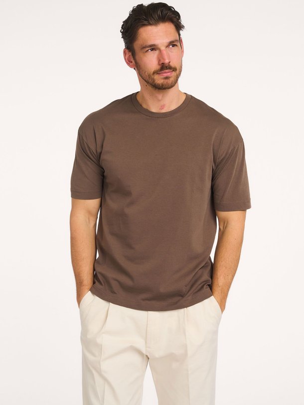 Ontdek de Kayro katoenen T-shirt van Drykorn in de kleur Bruin bij Orangebag. Op werkdagen voor 21:45 besteld, morgen in huis.