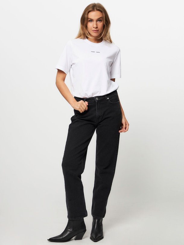 Ontdek de Marianne mid waist straight fit cropped jeans van Samsoe Samsoe in de kleur antraciet bij Orangebag. Op werkdagen voor 21:45 besteld, morgen in huis.