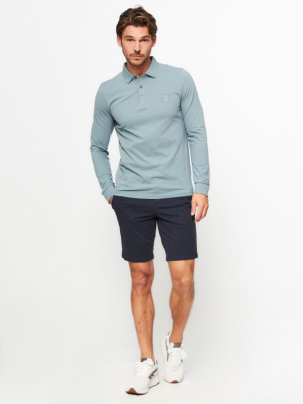 Ontdek de Katoenmix chino short van Boss in de kleur donkerblauw bij Orangebag. Op werkdagen voor 21:45 besteld, morgen in huis.