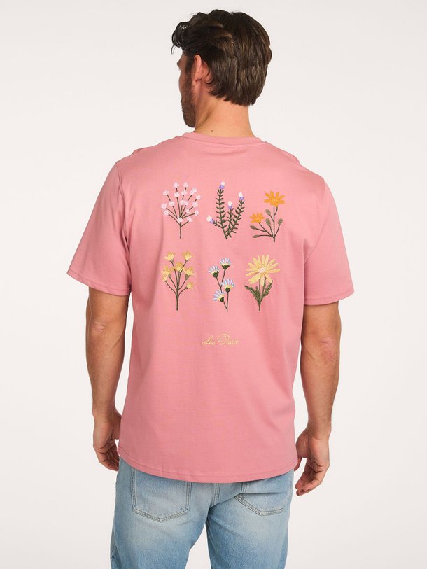 Ontdek de Wild Flower organic cotton T-shirt met print van Les Deux in de kleur Oud roze bij Orangebag. Op werkdagen voor 21:45 besteld, morgen in huis.
