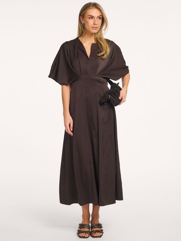 Ontdek de Vianna viscosemix jurk van Copenhagen Muse in de kleur Donkerbruin bij Orangebag. Op werkdagen voor 21:45 besteld, morgen in huis.