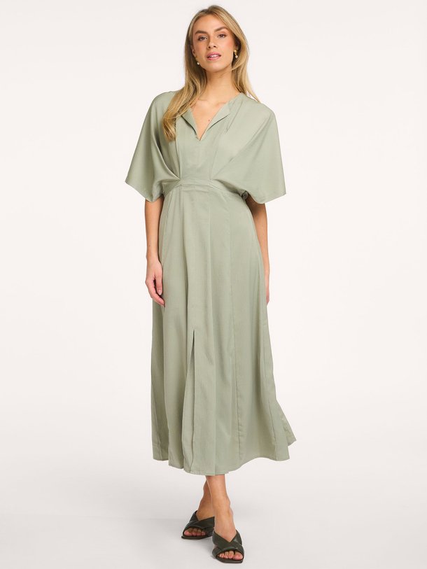 Ontdek de Vianna, viscosemix jurk van Copenhagen Muse bij Orangebag. Op werkdagen voor 21:45 besteld, morgen in huis.