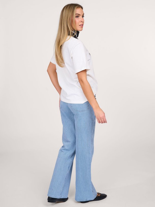 Ontdek de Zena katoenen T-shirt met print van Sofie Schnoor in de kleur wit bij Orangebag. Op werkdagen voor 21:45 besteld, morgen in huis.