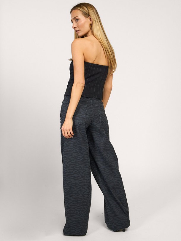 Ontdek de Gesile viscosemix strapless gilet met lurex van Freebird in de kleur zwart bij Orangebag. Op werkdagen voor 21:45 besteld, morgen in huis.