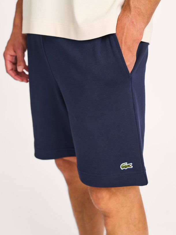 Ontdek de Katoenen sweat short van Lacoste in de kleur Donkerblauw bij Orangebag. Op werkdagen voor 21:45 besteld, morgen in huis.