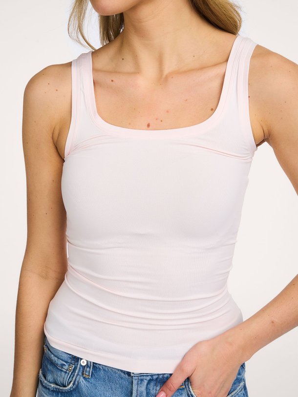Ontdek de Touch Feeling Jersey tanktop van Hanro in de kleur Lichtroze bij Orangebag. Op werkdagen voor 21:45 besteld, morgen in huis.