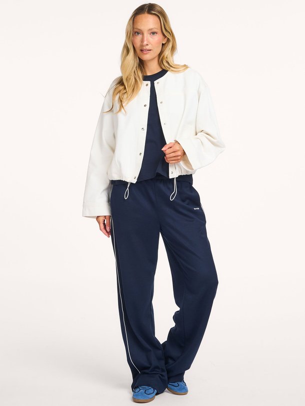 Ontdek de Princess katoenen jack van Modstrom in de kleur Crème bij Orangebag. Op werkdagen voor 21:45 besteld, morgen in huis.