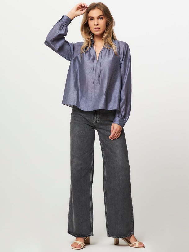 Ontdek de Karookhi lyocellmix top met dessin van Samsoe Samsoe in de kleur blauwgrijs bij Orangebag. Op werkdagen voor 21:45 besteld, morgen in huis.
