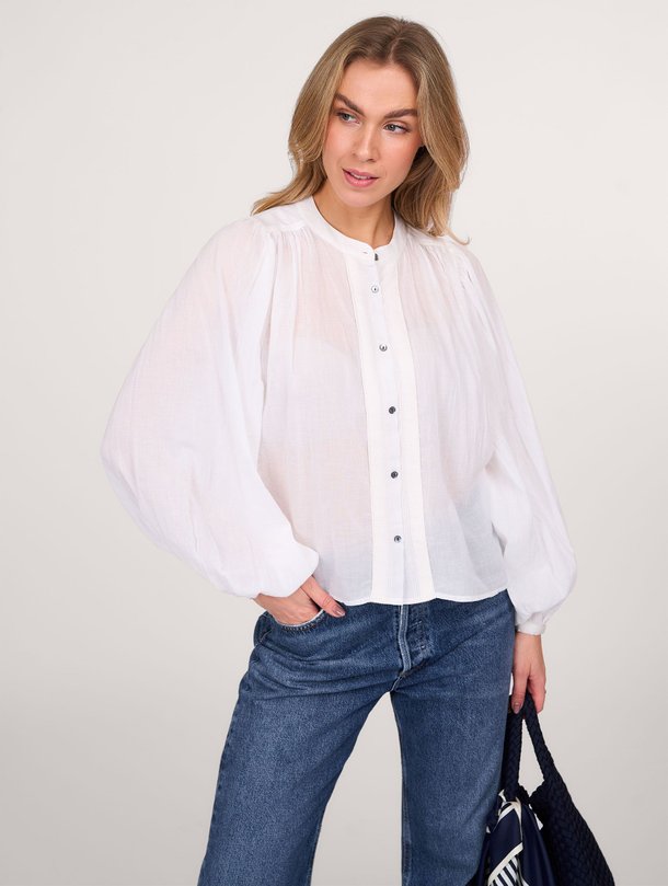 Ontdek de Ilene katoenen blouse van Ruby Tuesday in de kleur off-white bij Orangebag. Op werkdagen voor 21:45 besteld, morgen in huis.