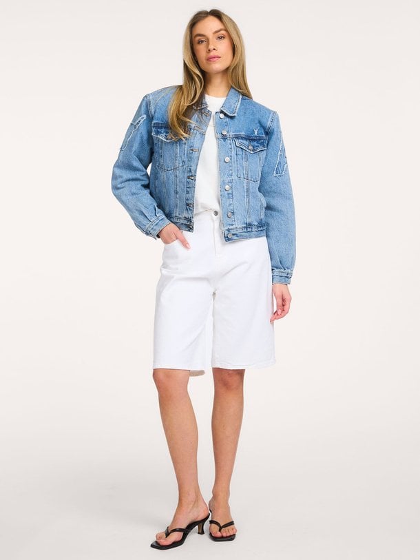 Ontdek de Denim jack van Alix The Label in de kleur Blauw bij Orangebag. Op werkdagen voor 21:45 besteld, morgen in huis.