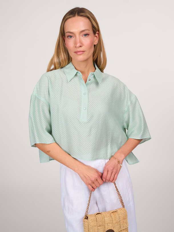 Ontdek de Zylora viscosemix polo top met structuur van Drykorn in de kleur mintgroen bij Orangebag. Op werkdagen voor 21:45 besteld, morgen in huis.