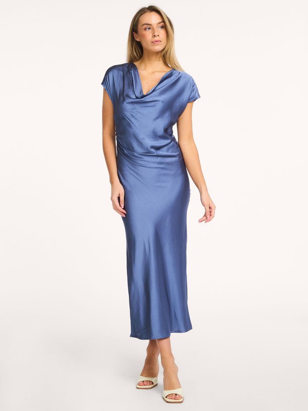 Ontdek de Idun viscosemix jurk van Co'Couture in de kleur Blauw bij Orangebag. Op werkdagen voor 21:45 besteld, morgen in huis.