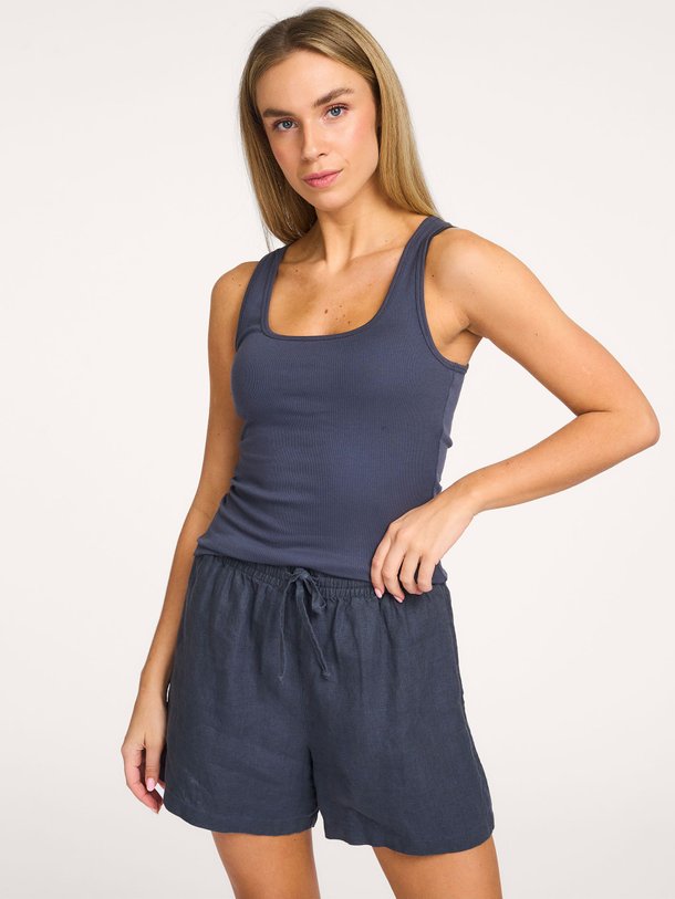 Samsoe Samsoe Saamanza organic cotton mix tanktop - Donkerblauw Ontdek de Saamanza organic cotton mix tanktop van Samsoe Samsoe in de kleur Donkerblauw bij Orangebag. Op werkdagen voor 21:45 besteld, morgen in huis.