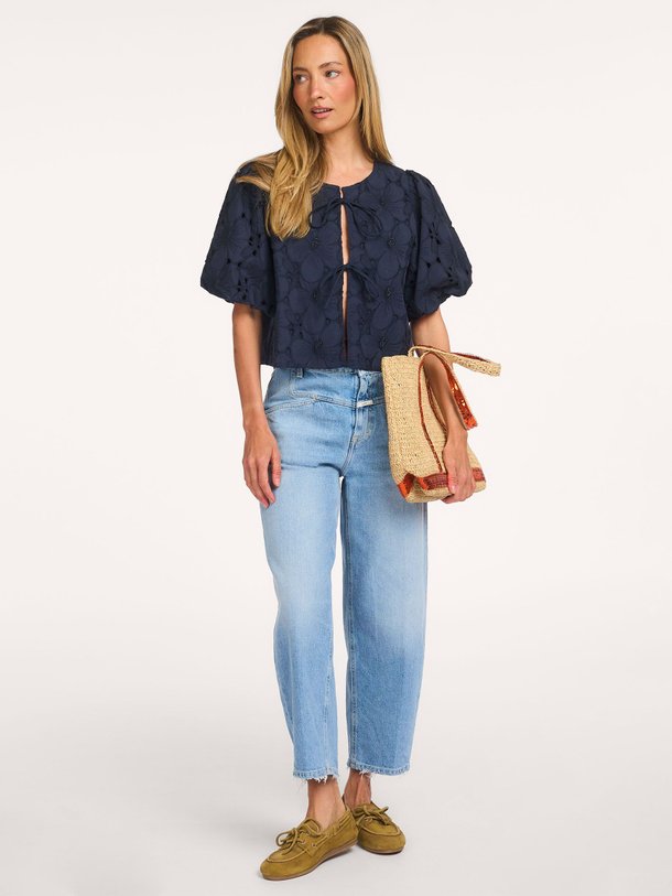 Ontdek de Ianties katoenen top van Ruby Tuesday in de kleur Donkerblauw bij Orangebag. Op werkdagen voor 21:45 besteld, morgen in huis.