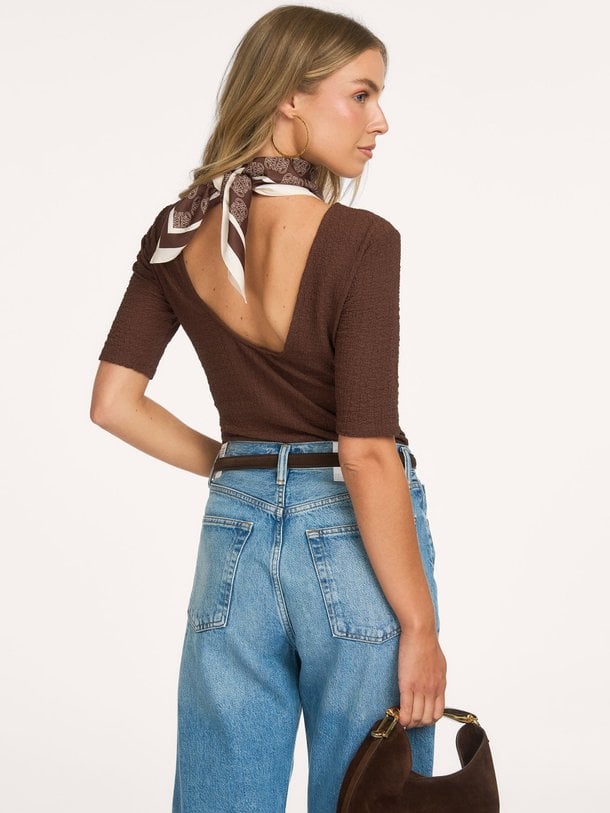 Ontdek de Vanel jersey top met lage rug van Dante 6 in de kleur Bruin bij Orangebag. Op werkdagen voor 21:45 besteld, morgen in huis.
