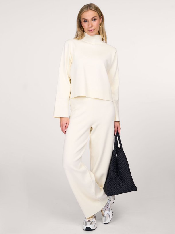 Ontdek de Serge viscosemix rib broek van Iben in de kleur off-white bij Orangebag. Op werkdagen voor 21:45 besteld, morgen in huis.