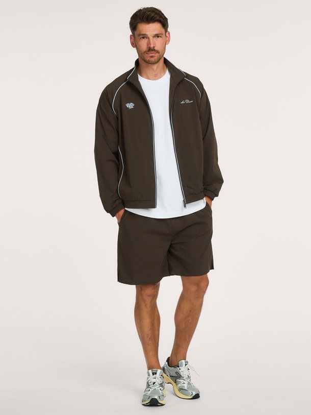 Ontdek de Tech Track Jacket van Les Deux bij Orangebag. Op werkdagen voor 21:45 besteld, morgen in huis.