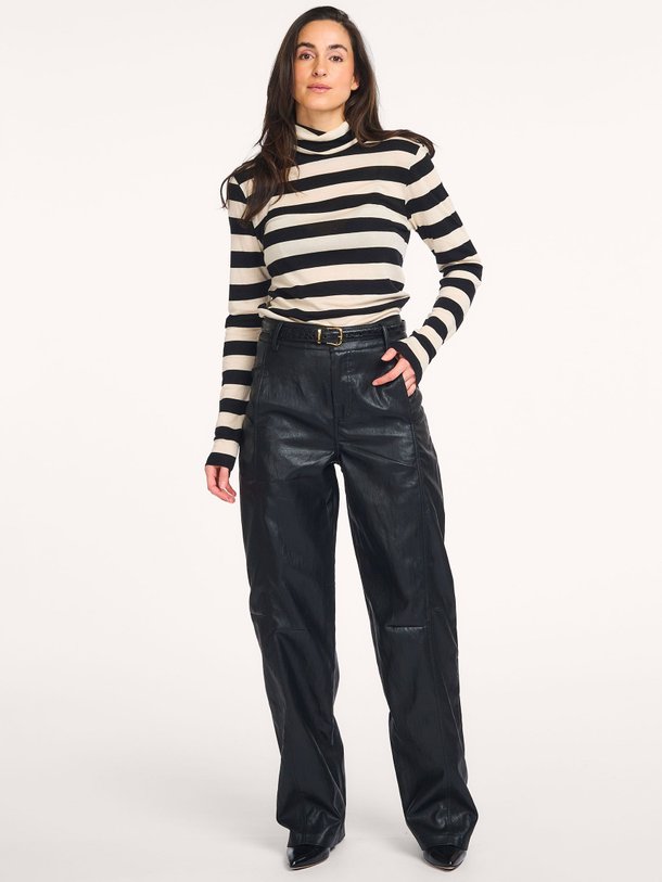 Ontdek de Gitt geweven leatherlook broek van Co'Couture in de kleur Zwart bij Orangebag. Op werkdagen voor 21:45 besteld, morgen in huis.