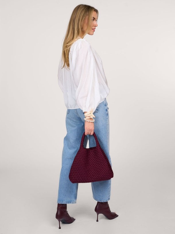 Ontdek de Callum geweven blouse van Co'Couture in de kleur wit bij Orangebag. Op werkdagen voor 21:45 besteld, morgen in huis.