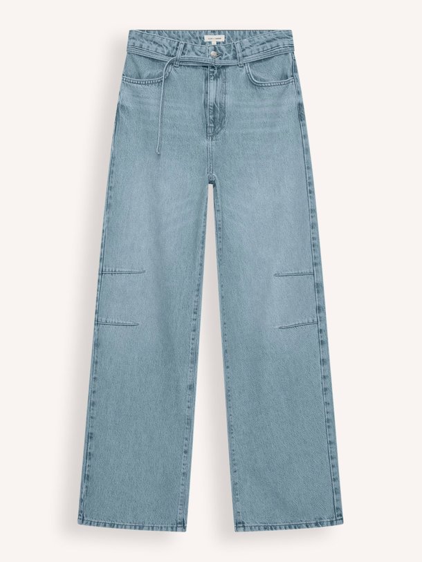 Ontdek de Solay high waist loose fit non-stretch jeans van Club L`avenir in de kleur Lichtblauw bij Orangebag. Op werkdagen voor 21:45 besteld, morgen in huis.