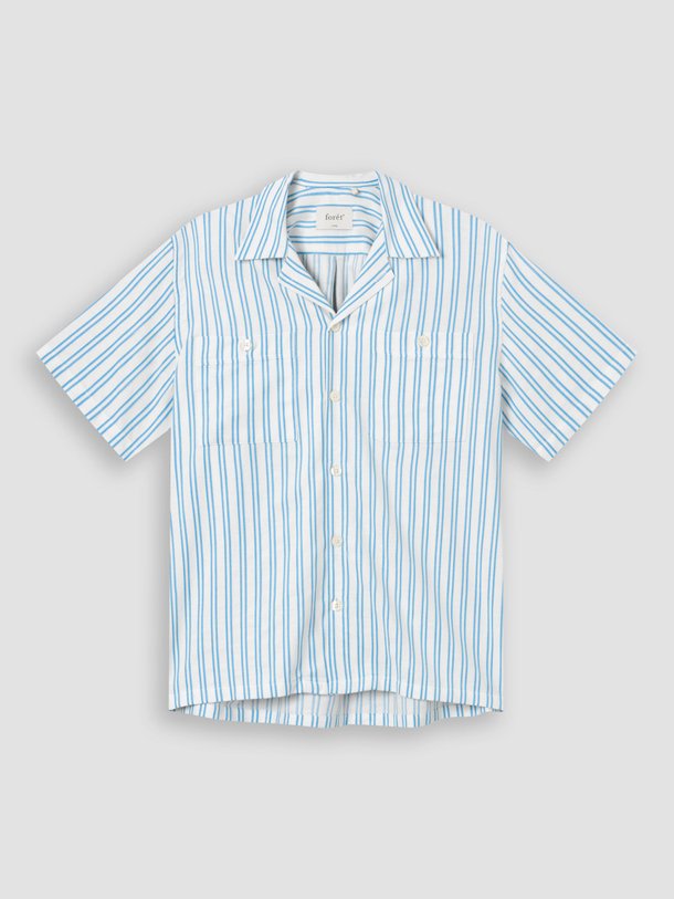 Ontdek de Sway organic cotton gestreept overhemd van Forét in de kleur lichtblauw bij Orangebag. Op werkdagen voor 21:45 besteld, morgen in huis.
