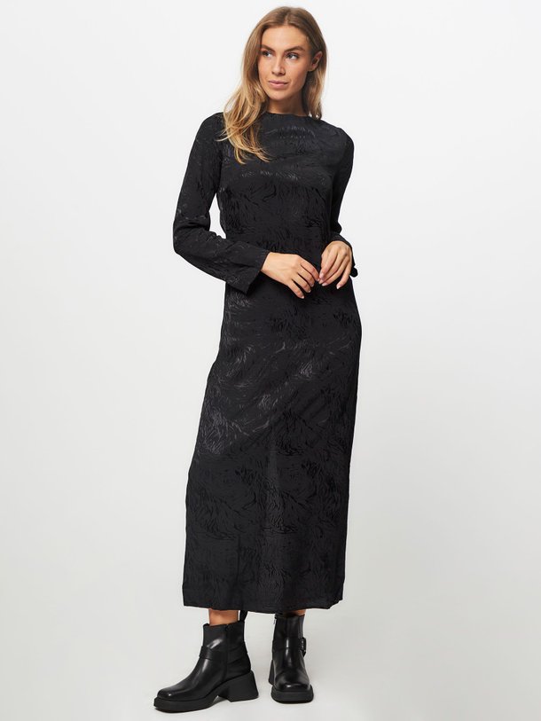 Ontdek de Gracey viscose maxi jurk met dessin van Modstrom in de kleur zwart bij Orangebag. Op werkdagen voor 21:45 besteld, morgen in huis.