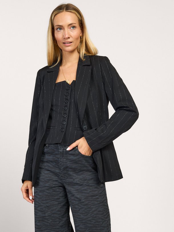 Ontdek de Loe viscosemix blazer met lurex van Freebird in de kleur zwart bij Orangebag. Op werkdagen voor 21:45 besteld, morgen in huis.