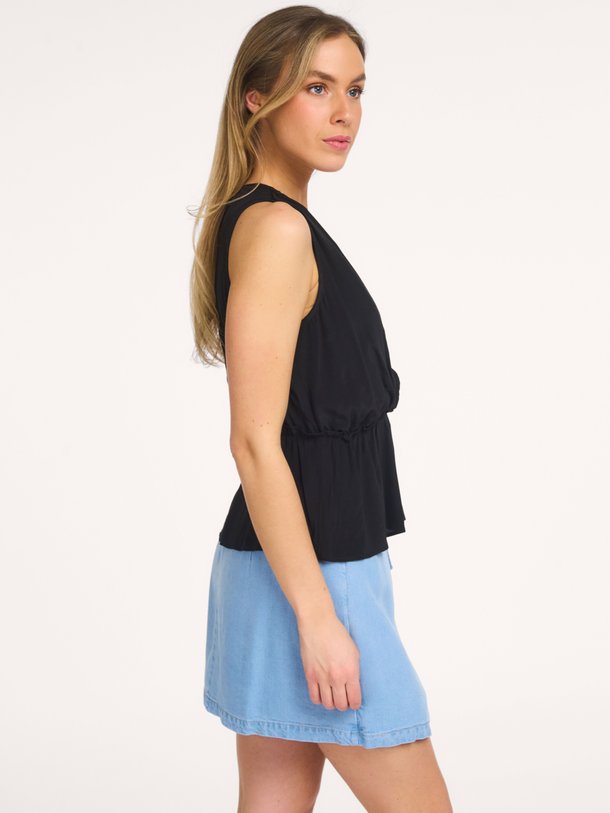 Co'Couture Sunny viscosemix top - Zwart Ontdek de Sunny viscosemix top van Co'Couture in de kleur Zwart bij Orangebag. Op werkdagen voor 21:45 besteld, morgen in huis.