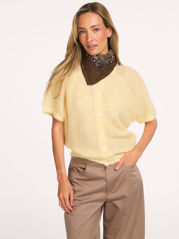 Ontdek de Kawasan wolmix vest van Frnch in de kleur Geel bij Orangebag. Op werkdagen voor 21:45 besteld, morgen in huis.