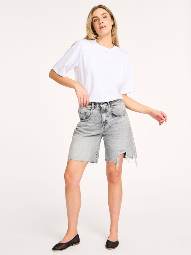 Ontdek de Lea denim bermuda short van Icon Denim in de kleur grijs bij Orangebag. Op werkdagen voor 21:45 besteld, morgen in huis.