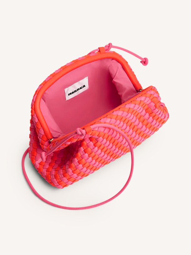 Ontdek de Gevlochten pouch van Marrea in de kleur Roze bij Orangebag. Op werkdagen voor 21:45 besteld, morgen in huis.