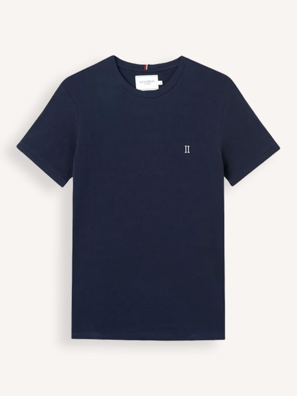 Ontdek de Katoenen piqué T-shirt met logo van Les Deux in de kleur donkerblauw bij Orangebag. Op werkdagen voor 21:45 besteld, morgen in huis.