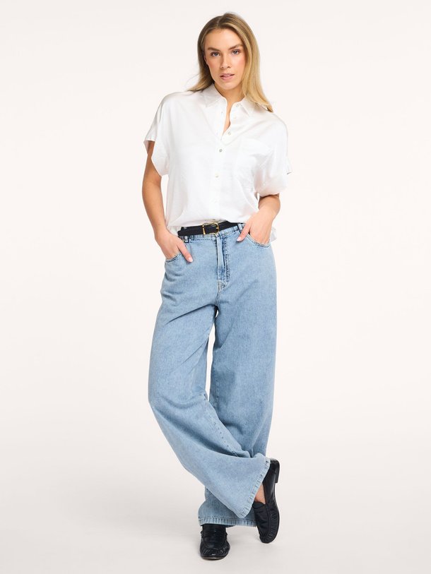 Ontdek de Dennie high waist loose fit jeans van Knit-ted in de kleur Blauw bij Orangebag. Op werkdagen voor 21:45 besteld, morgen in huis.