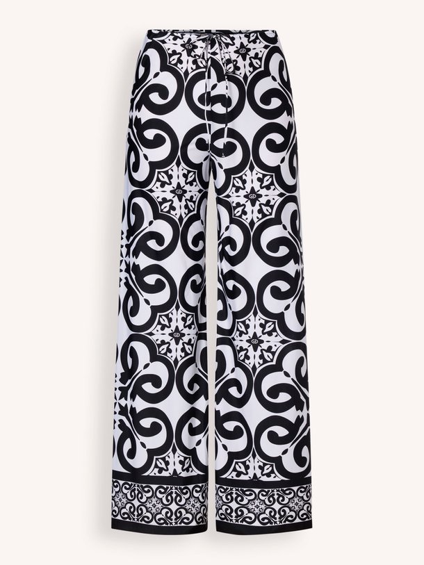 Ontdek de Tropina jersey broek met print van Goldbergh in de kleur Zwart bij Orangebag. Op werkdagen voor 21:45 besteld, morgen in huis.
