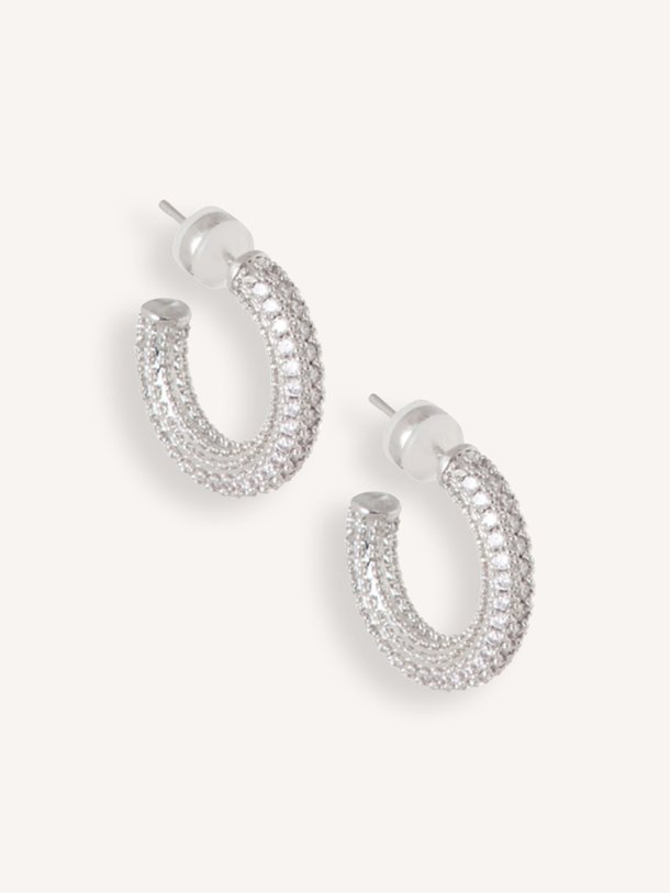 Ontdek de Zilveren oorringen met strass van Ellen Beekmans in de kleur Zilverkleur bij Orangebag. Op werkdagen voor 21:45 besteld, morgen in huis.