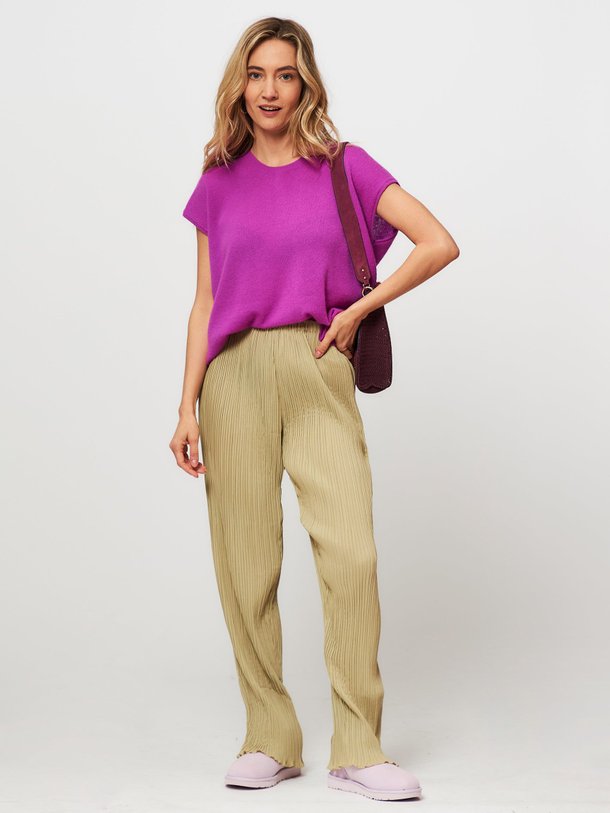 Ontdek de Fridah geweven plissé broek van Samsoe Samsoe in de kleur lichtgroen bij Orangebag. Op werkdagen voor 21:45 besteld, morgen in huis.