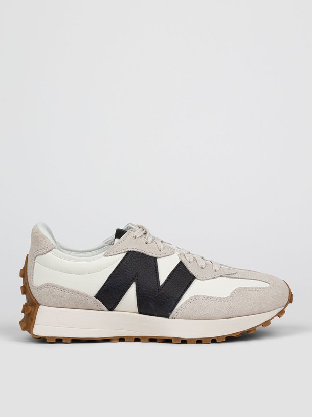 Ontdek de WS327 suède sneakers van New Balance in de kleur zwart bij Orangebag. Op werkdagen voor 21:45 besteld, morgen in huis.
