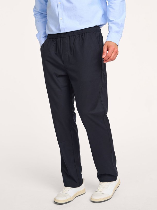 Ontdek de Sajabari viscosemix broek van Samsoe Samsoe in de kleur donkerblauw bij Orangebag. Op werkdagen voor 21:45 besteld, morgen in huis.