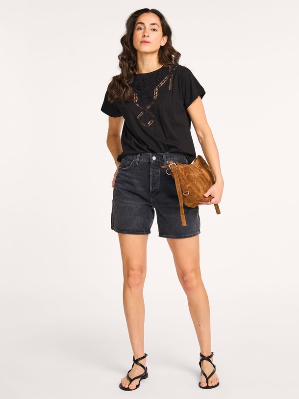 Ontdek de Revo katoenen T-shirt met borduursel van Louizon in de kleur zwart bij Orangebag. Op werkdagen voor 21:45 besteld, morgen in huis.