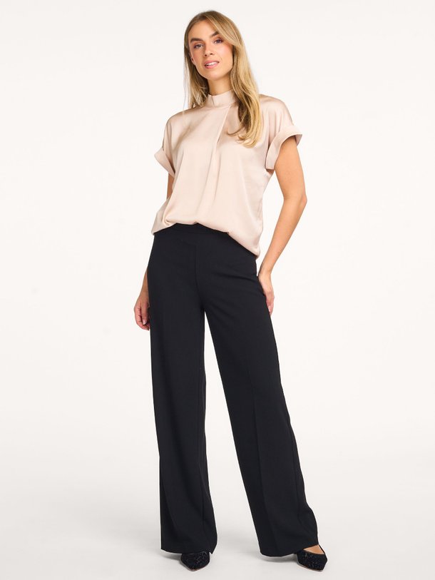 Ontdek de Lucas geweven wide leg broek van Dante 6 in de kleur zwart bij Orangebag. Op werkdagen voor 21:45 besteld, morgen in huis.