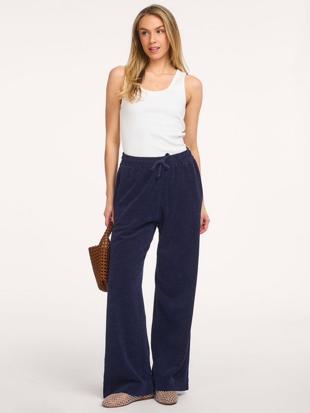 Ontdek de Katoenen badstof broek van Speezys in de kleur Donkerblauw bij Orangebag. Op werkdagen voor 21:45 besteld, morgen in huis.