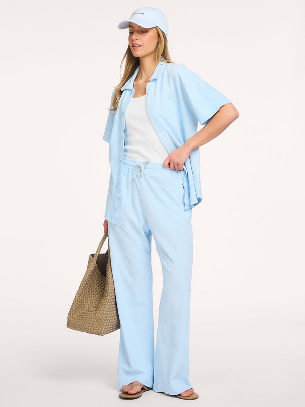 Ontdek de Katoenen badstof broek van Speezys in de kleur Lichtblauw bij Orangebag. Op werkdagen voor 21:45 besteld, morgen in huis.