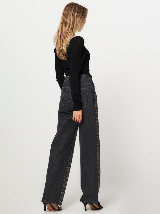 Ontdek de Zorah high waist wide leg jeans met studs van Gestuz in de kleur donkergrijs bij Orangebag. Op werkdagen voor 21:45 besteld, morgen in huis.